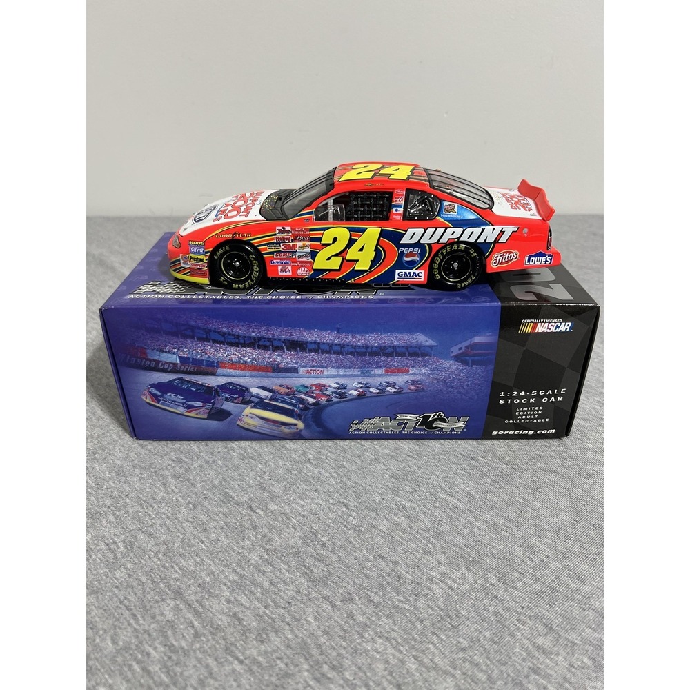 Vintage‎ 2002 Jeff Gordon #24 DuPont 200th Anniversary 1:24 Diecast NASCAR Car